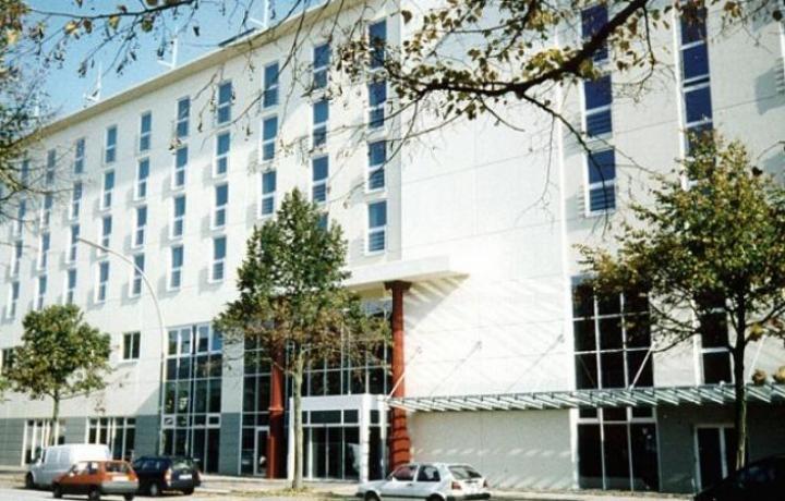 nh-Hotel, vormals Astron - Neubau Hotel an der Horner Rennbahn