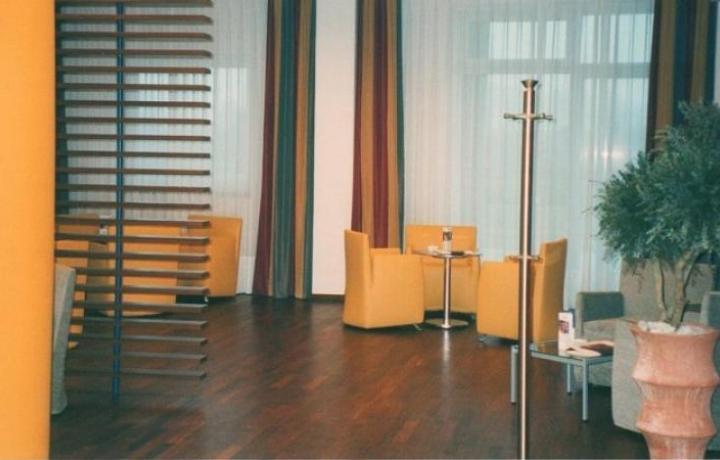 nh-Hotel, vormals Astron - Neubau Hotel an der Horner Rennbahn