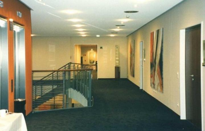 nh-Hotel, vormals Astron - Neubau Hotel an der Horner Rennbahn