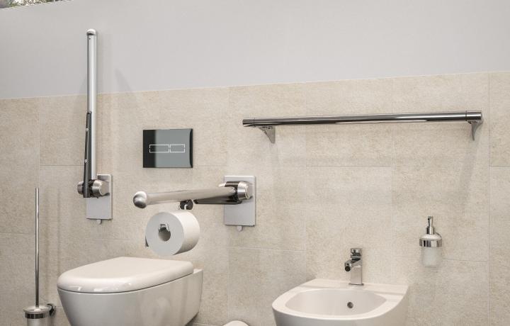 Barrierefreies Bad mit Produkten der Marke Erlau